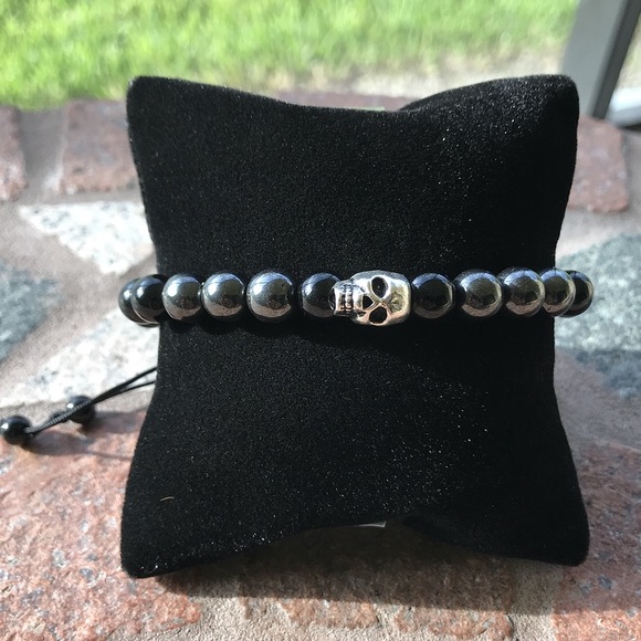 Skull bead bracelet . Men or women hematite & onyx gemstones silver skull charm - Picture 5 of 7